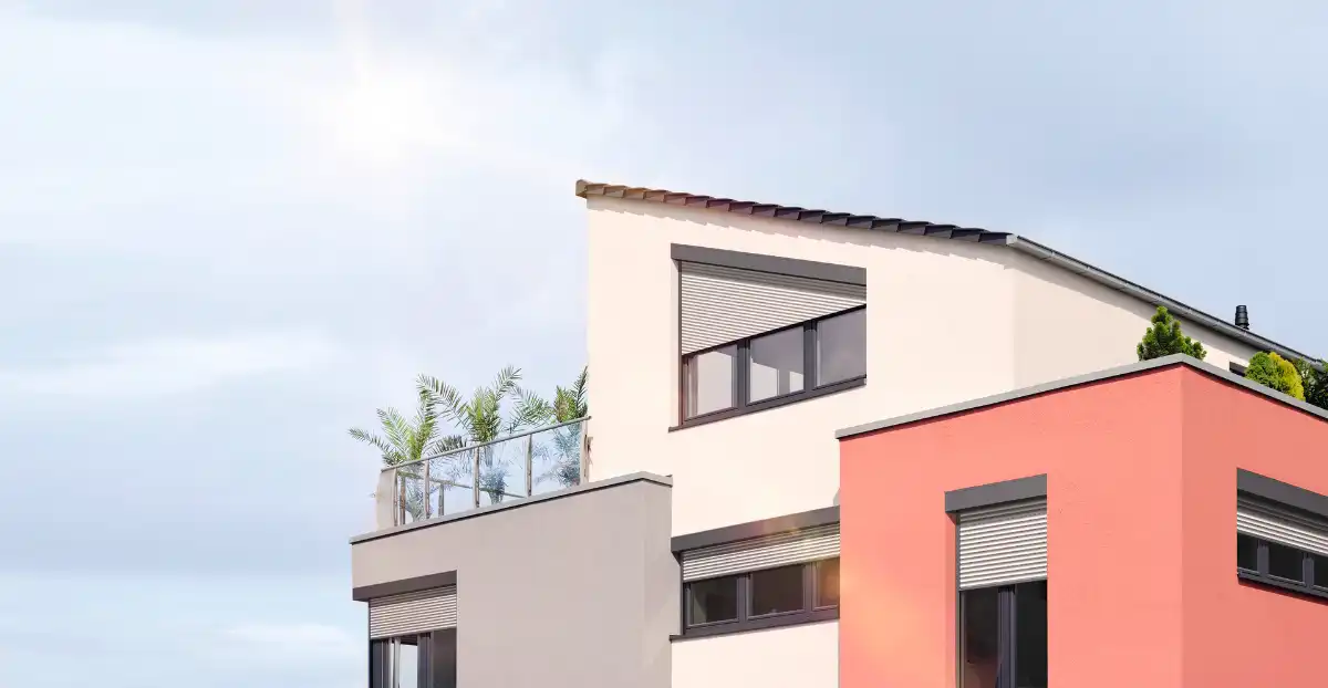 Modernes Wohngebäude mit unterschiedlichen Rollläden